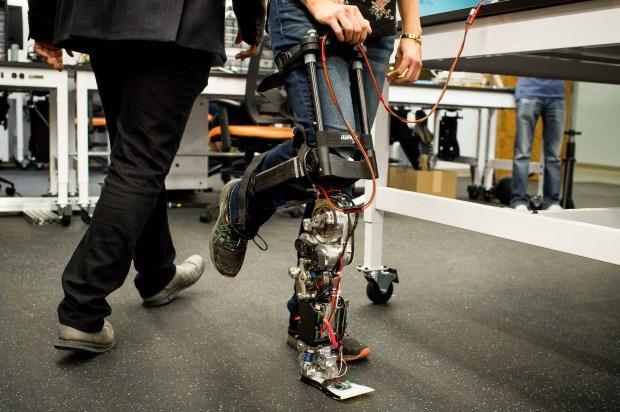 Manusia Setengah Robot